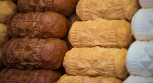 Tradycyjny Oscypek na targowisku w Zakopanem