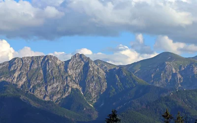 Dlaczego warto odwiedzić Zakopane o każdej porze roku?