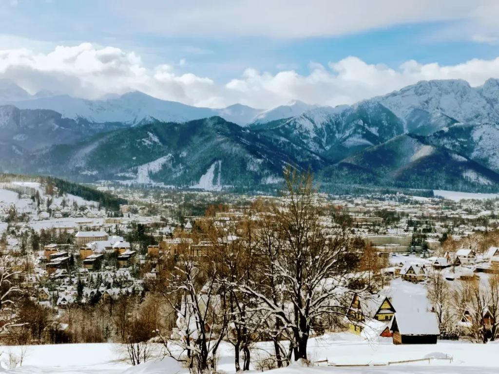 Widok na Zakopane i pobliskie góry