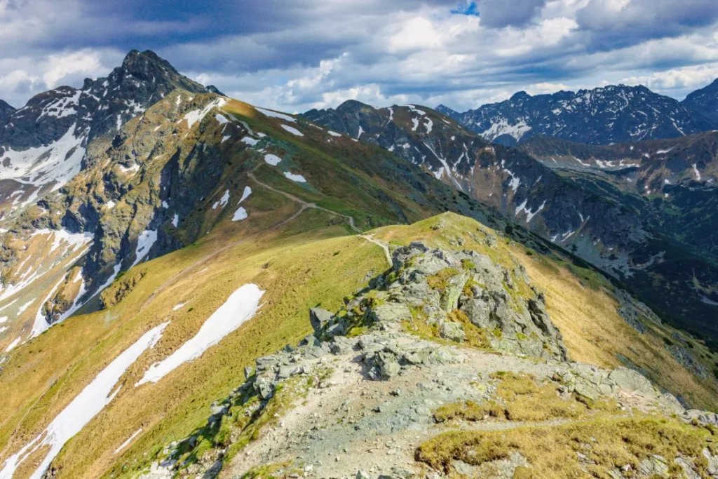 Szlak w Tatrzański Parku narodowym Porównanie polskich i Słowackich Tatr