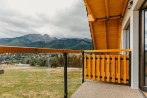 Interesujący widok z Tarasu z jednego z apartamentów w Butorowym Wierchu